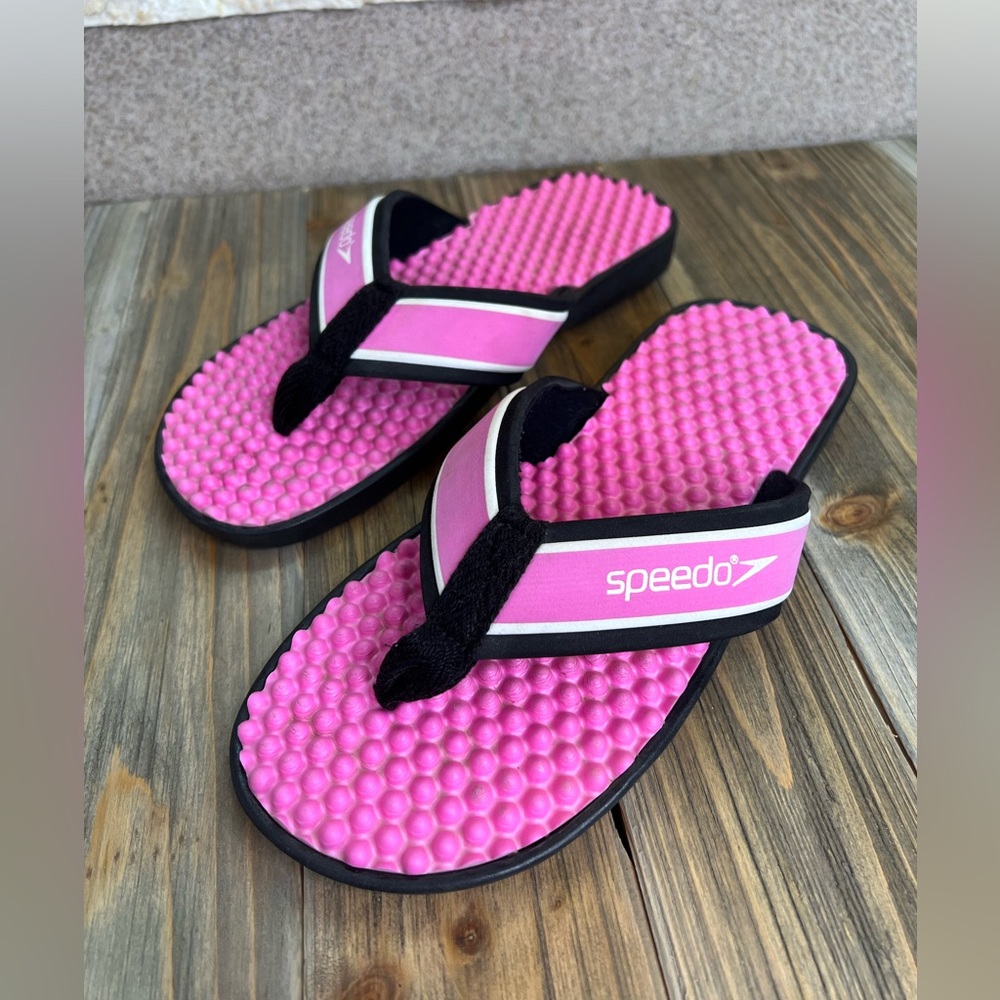 Speedo slip on flip flops Hot Pink and Black